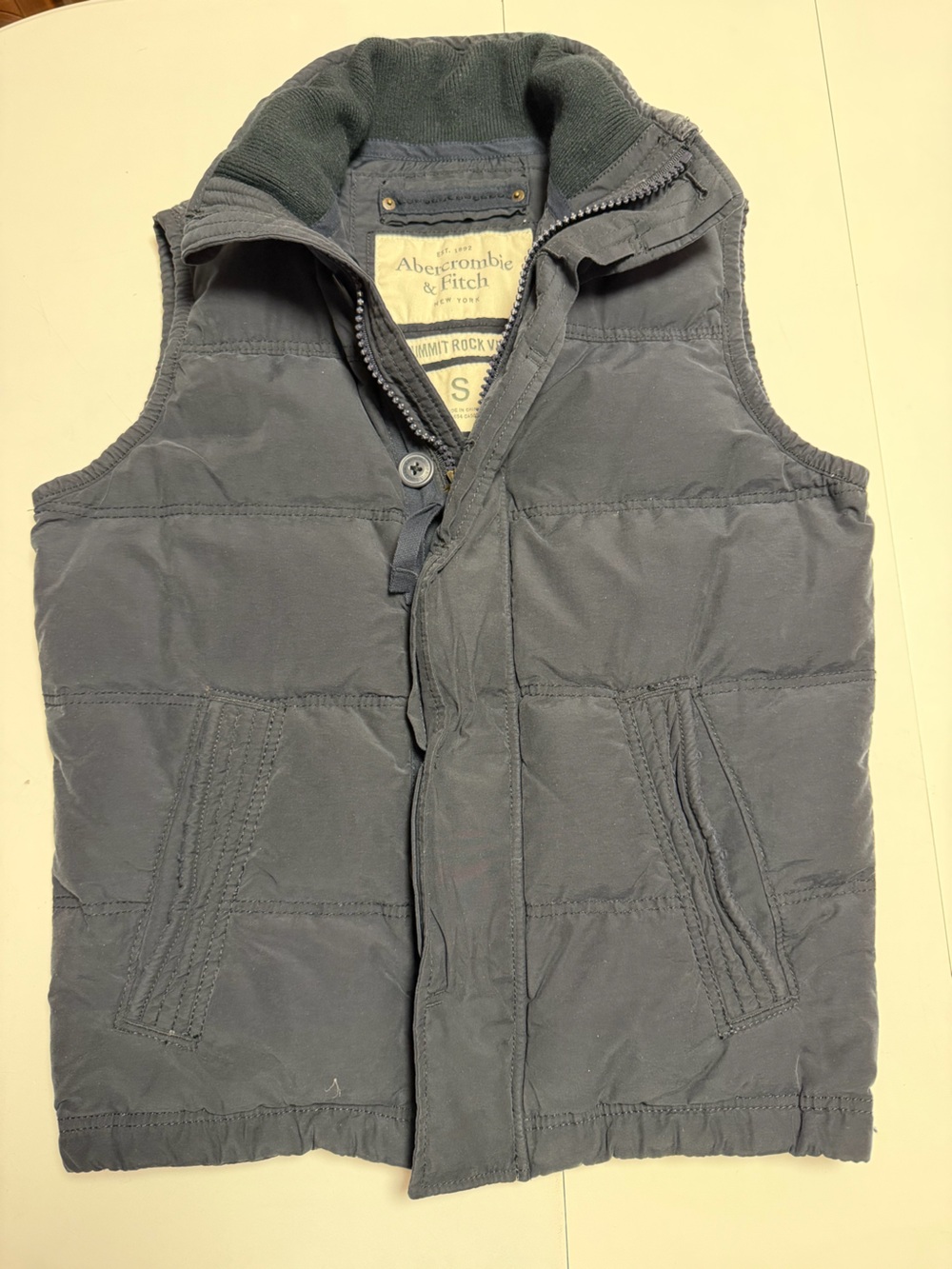 Vintage y2k era Abercrombie & Fitch Summit Rock Quilted Puffer Vest